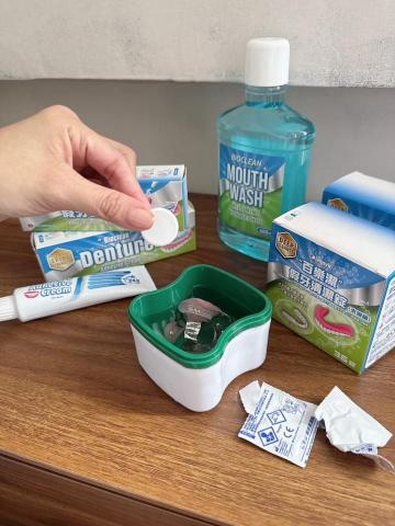 崔普小哀 - 百樂潔假牙清潔錠