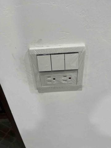 方楷喻 - 星光開關加插座安裝