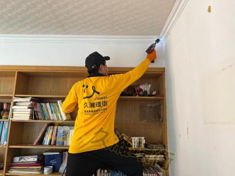 久濰環衛有限公司 - 住宅白蟻防治-線板鑽孔灌藥