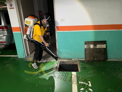 久濰環衛有限公司 - 社區消毒-汙水孔消毒(水霧)