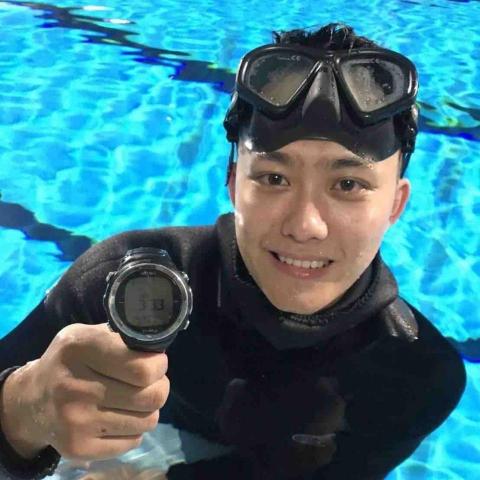 請按摩 1989 - 只會玩水，不是游泳教練。有運動都是好的。