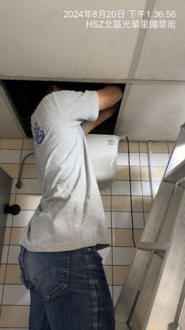 佳揚水電工程行 - 客戶停車場:維修蹲式馬桶高水箱維修