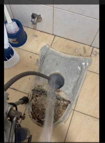 晉揚衛生工程行 - 糞管堵塞 裏頭一堆濕紙巾