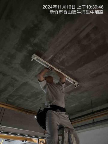 佳揚水電工程行 - 客戶停車場：更換燈管（數盞）