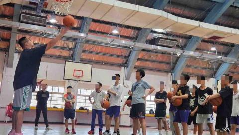 玩飛籃球訓練營-Coach Huang - 