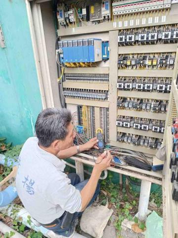 佳揚水電工程行 - 客戶：檢修配電盤跳電異常