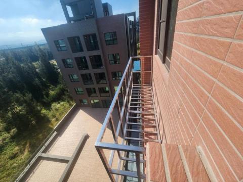 鼎川工程行 - 冷氣護欄