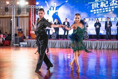 張瑜玲 國標舞老師 - 