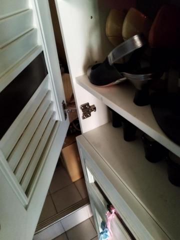 周昆興 - 櫃門鉸鏈異常修繕（前）