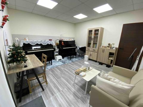 怡萱老師—鋼琴/長笛/樂理 - 工作室教學環境（可使用雙鋼琴教學）