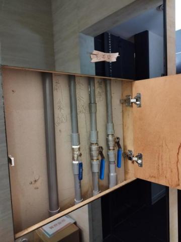 周昆興 - 玻璃鏡面櫃門修繕工程（施工中）