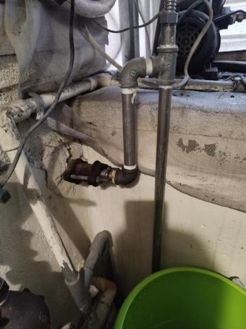 周昆興 - 快速接頭漏水修繕工程（修繕前）