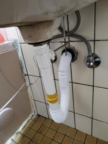 周昆興 - 浴室水管漏水修繕工程