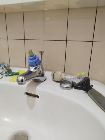 周昆興 - 浴室水龍頭漏水修繕工程