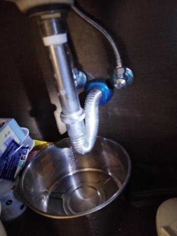 周昆興 - 浴室排水管漏水修繕工程（前）