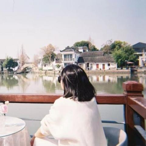 提供公關服務的專家黃小姐