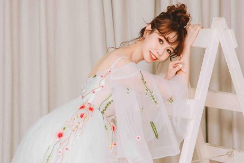 新秘琪拉拉 - 個人寫真梳化