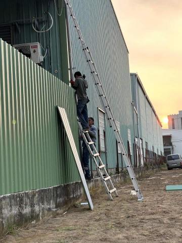 淯仁鐵件設計YR Metal works - 浪板圍牆