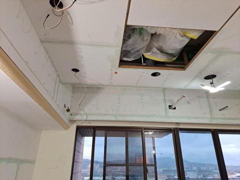 成嘉油漆工程 - 天花板補AB膠