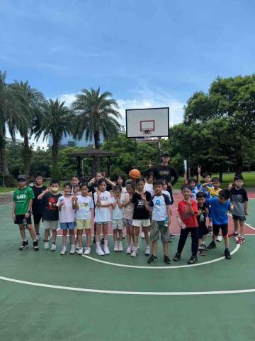 蔡宗旻 - 帶營隊打籃球！