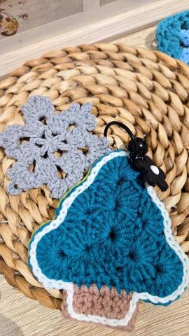 就是愛編織 - 聖誕樹雪花鑰匙圈