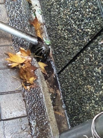 心流星有限公司 - 清排水孔前
