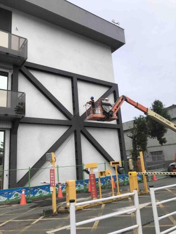 慈恩專業清潔 - 慈恩專業清潔

今日案場說明：高雄市港務局新建案外牆清洗

1️⃣居家清潔（長期定點清潔）
2️⃣分租清潔
3️⃣退租清潔
4️⃣交屋清潔
5️⃣空屋清潔
6️⃣重點區域清潔（如：廚房 浴室 臥室）
7️⃣大樓清洗水塔以及公寓清洗水塔
8️⃣水塔清洗
9️⃣浴室洗除垢清洗
?廚房油汙清洗
1️⃣1️⃣水冷空调水塔清潔
1️⃣2️⃣5~15灑水車出租、工程用水、
園藝澆花、道路清洗、抑制揚塵、自來水運送
1️⃣3️⃣消毒除蟲
1️⃣4️⃣清運清潔
1️⃣5️⃣ 窗型及分離式冷氣清洗
1️⃣7️⃣高樓外牆蜘蛛