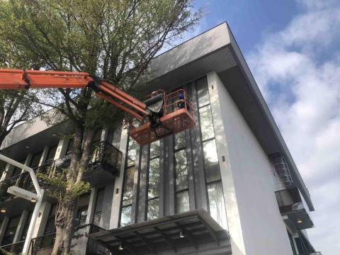 慈恩專業清潔 - 慈恩專業清潔

今日案場說明：高雄市港務局新建案外牆清洗

1️⃣居家清潔（長期定點清潔）
2️⃣分租清潔
3️⃣退租清潔
4️⃣交屋清潔
5️⃣空屋清潔
6️⃣重點區域清潔（如：廚房 浴室 臥室）
7️⃣大樓清洗水塔以及公寓清洗水塔
8️⃣水塔清洗
9️⃣浴室洗除垢清洗
?廚房油汙清洗
1️⃣1️⃣水冷空调水塔清潔
1️⃣2️⃣5~15灑水車出租、工程用水、
園藝澆花、道路清洗、抑制揚塵、自來水運送
1️⃣3️⃣消毒除蟲
1️⃣4️⃣清運清潔
1️⃣5️⃣ 窗型及分離式冷氣清洗
1️⃣7️⃣高樓外牆蜘蛛