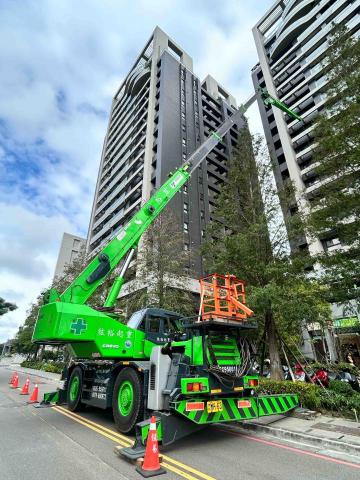 紘裕起重工程有限公司 - 空調吊裝定位