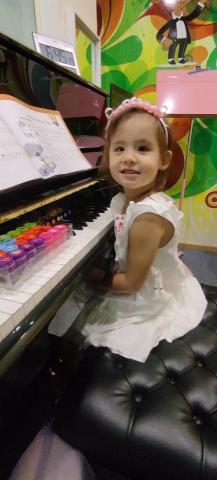 雙語音樂教學/鋼琴小提琴中提琴𝄞夏琳導師 - 2021-2023於新加坡音樂學院雙語教學（中國+英國混血學生）