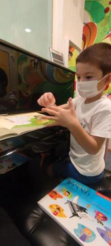 雙語音樂教學/鋼琴小提琴中提琴𝄞夏琳導師 - 2021-2023於新加坡音樂學院雙語教學（中國+美國混血學生）