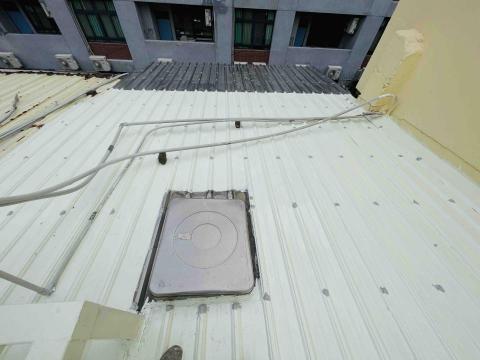 嘉禾工程行 - 鐵皮屋頂更換螺絲打矽利康