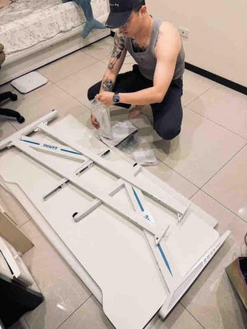 陳暄穎 - 安裝電腦桌