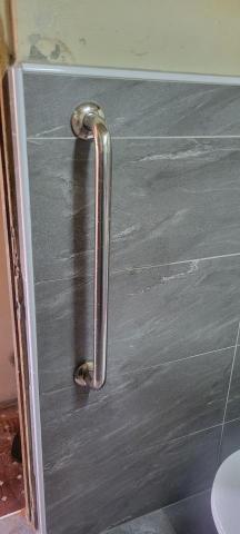 祥豪水電通信工程行 - 廁所安裝扶手，替客人申請居家無障礙長照2.0補助