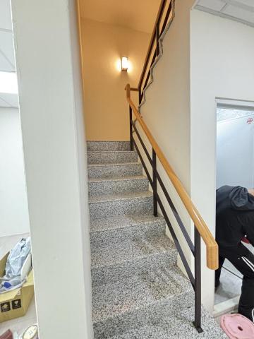 盛原金屬有限公司 - 彰南路
黑鐵扁鐵+桂蘭木扶手