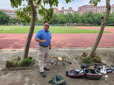 許端益 - 教授無人機課程留影