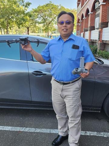 許端益 - 在教授無人機課程時現場留影