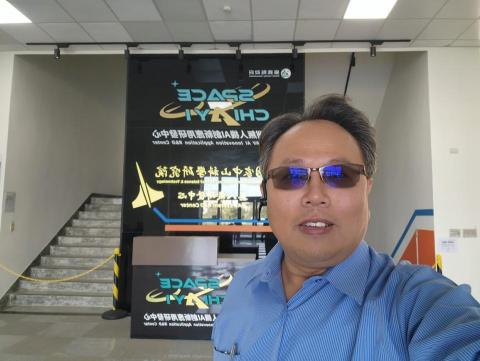 許端益 - 出席無人機專家會議現場留影