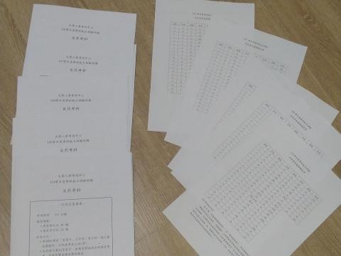 葉品辰 - 我會將歷屆大考試題列印成題目冊的形式，讓學生練習時更能模擬真實考試的臨場感。