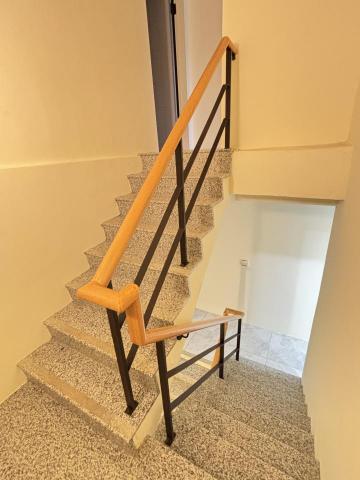 盛原金屬有限公司 - 彰南路
黑鐵扁鐵+桂蘭木扶手