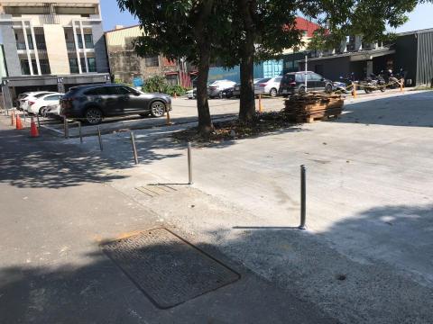 祥豪水電通信工程行 - 客製化防撞桿並施工安裝