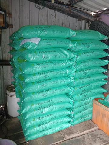 婕玲-提供載貨運輸服務 飼料、肥料、小物件、微型搬家 - 