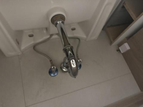 凰翔工程 - 衛浴安裝/洗手台 /浴櫃/混合龍頭/花灑/衛浴五金架 凰翔工程 - 衛浴安裝/洗手台 /浴櫃/混合龍頭/花灑/衛浴五金架