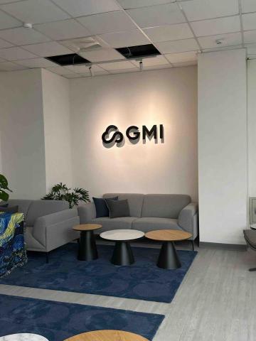 IRIS開店美學 - 高腳金屬立體字