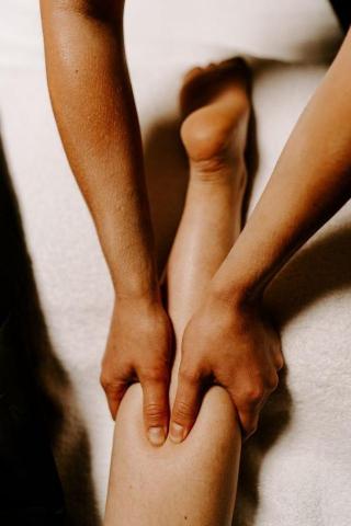 舒雅心動舒壓 - 我的專業能幫助人們擺脫壓力，緩解肌肉疼痛並改善睡眠質量。這對於現代生活中可能面臨的壓力和不適非常有效。
