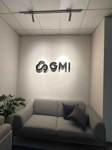 IRIS開店美學 - 高腳金屬立體字