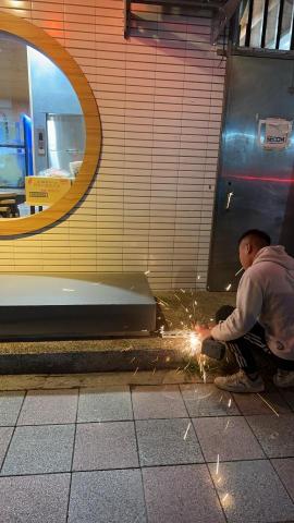 凰翔工程 - 台北市阿和師薑母鴨 深夜斷電搶修/既有樓梯加強鐵架固定支撐 凰翔工程 - 台北市阿和師薑母鴨 深夜斷電搶修/既有樓梯加強鐵架固定支撐