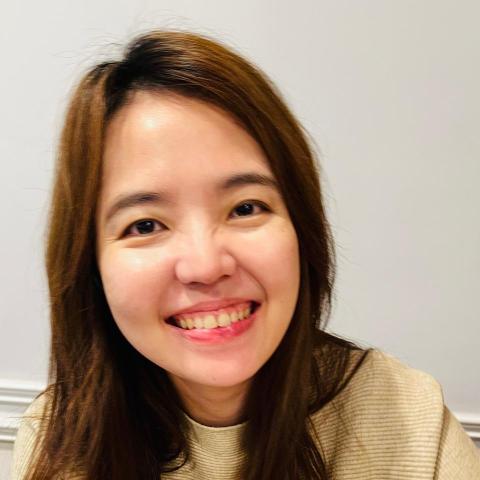 提供漂眉服務的專家Emily