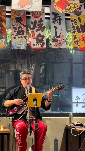 Seven - 餐廳駐唱：流行歌曲自彈自唱