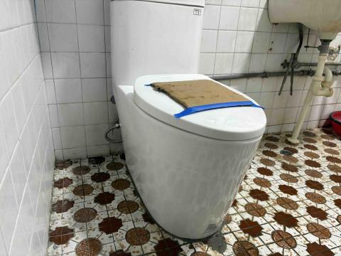 楊文皓 - 單體馬桶安裝完成照